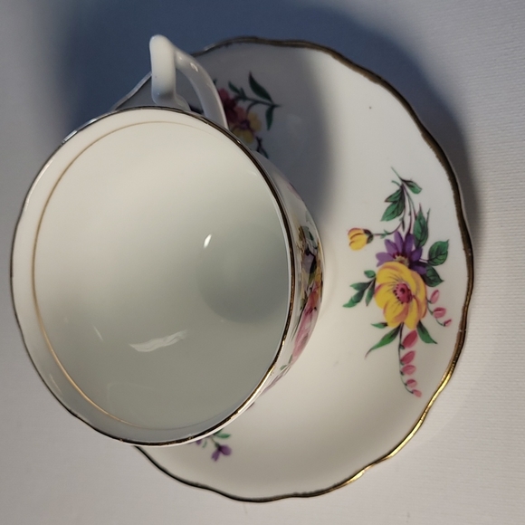 Crown essex  bone China  teacup and saucer made in England - Picture 2 of 7